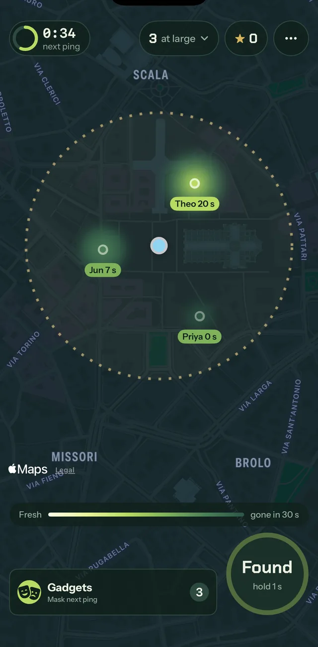 Live map during a hunt showing player pings and checkpoints