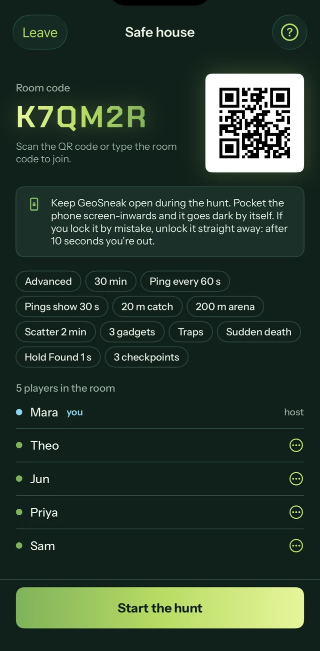 Safe house lobby screen showing the room code and player list